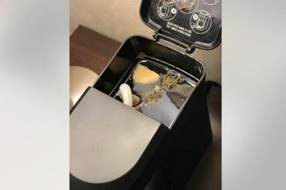 OTVORIO APARAT ZA KAFU U HOTELSKOJ SOBI I DOŽIVEO ŠOK: Želudac mu se prevrnuo OD PRIZORA, a i vama će (FOTO)