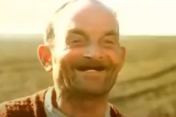 GLEDALI SMO GA U FILMU KO TO TAMO PEVA, ALI NE ZNAMO DA MU JE PEVAČ I RIJALITI IGRAČ PRAUNUK: Ovo će vas FRAPIRATI