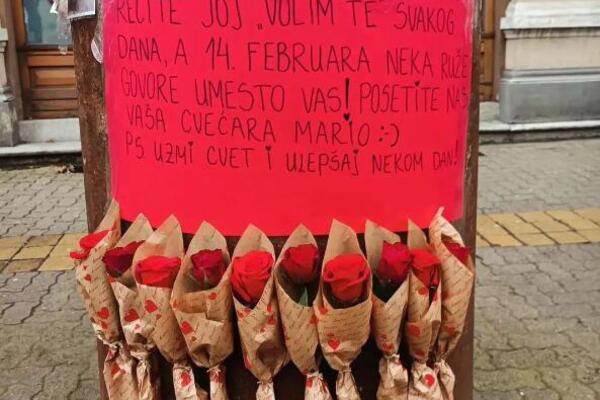 "RECITE JOJ "VOLIM TE" SVAKOG DANA, A 14. FEBRUARA..." Simpatična reklama cvećare će vas sigurno raznežiti (FOTO)