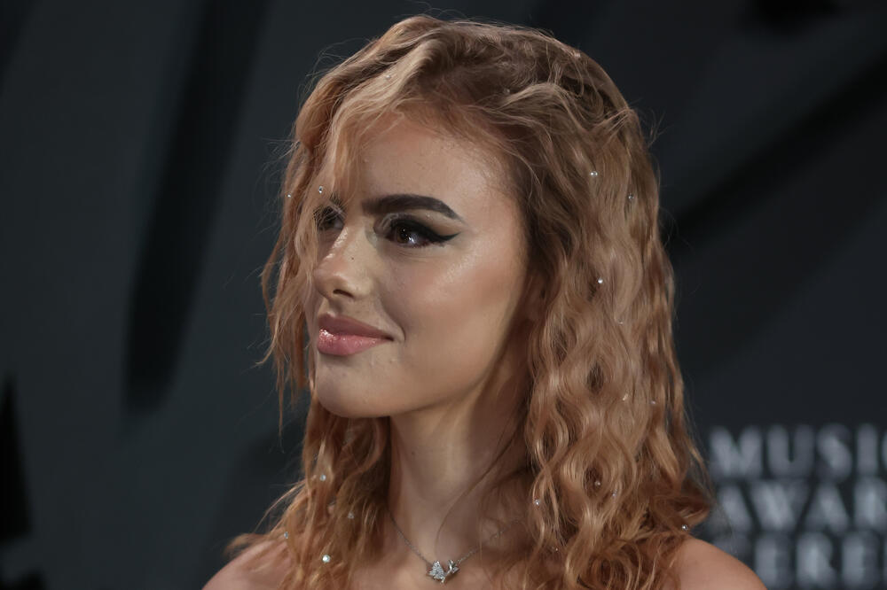 IMA TEK 18 GODINA, A PAMET ZAVRTELA MNOGIMA: Gde god se pojavi sve OČI UPRTE U NJU, prava je BOGINJA