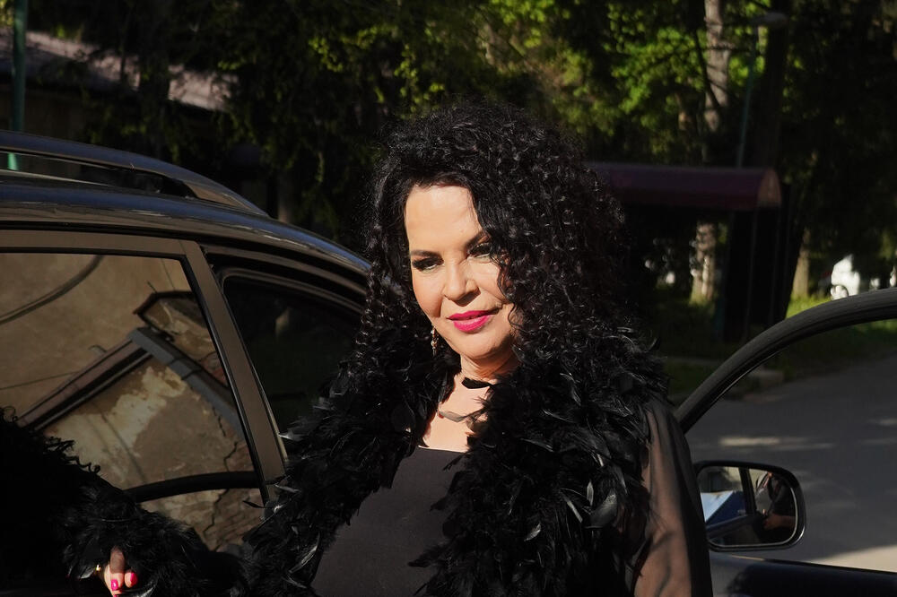 "UMRO JE U MENI, A DA JA TO NISAM NI ZNALA" Mirin život OBELEŽILE SU TRAGEDIJE, a SMRT SINA bila je NAJTEŽI UDARAC