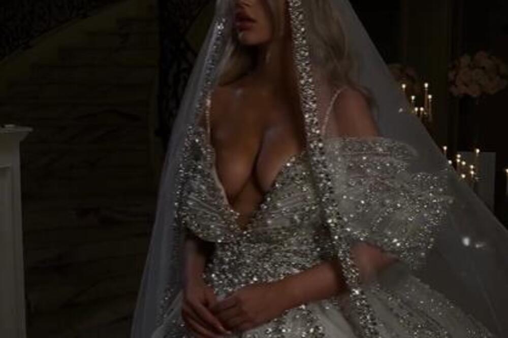 MLADA IZ PRIŠTINE OBUKLA SKANDALOZNU HALJINU NA VENČANJU: Ljudi osuli paljbu - SVE SE VIDI, sramota veka?! (VIDEO)