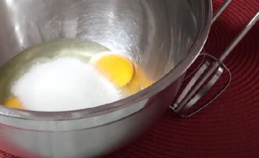 Jaja i šećer u činiji