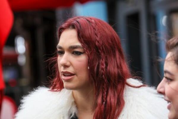 POJAVILA SE PESMA KOJA POZIVA NA UBISTVO ALBANSKE PEVAČICE? Sve se to desilo ZBOG NJENE IZJAVE, SVI SU ŠOKIRANI