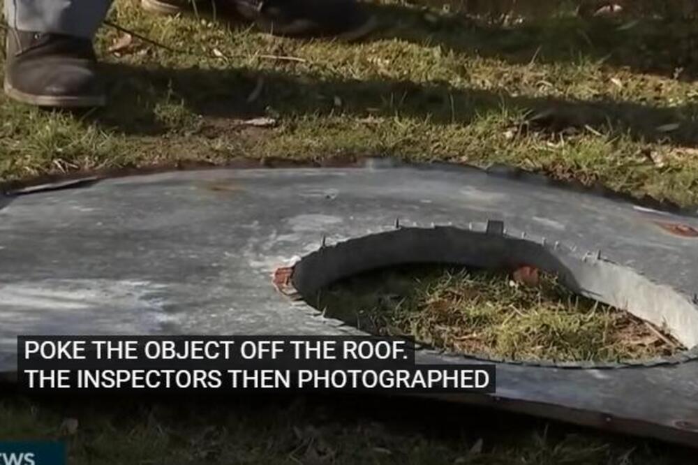 MISTERIOZNI OBJEKAT PAO IZ VEDRA NEBA, PA SE ZAČUO PRASAK: Ljudi VRIŠTALI od šoka, a kad su PRIŠLI BLIŽE... (VIDEO)