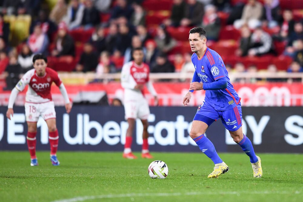 Dejan Lovren (desno) na meču Monaka i Liona