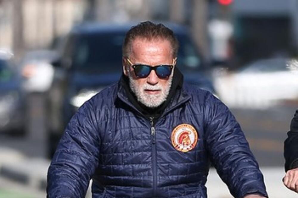 KUĆNOJ POMOĆNICI NAPRAVIO DETE, PA JE SAD SIN PLJUNUTI ON: Nije mogao da ga sakrije i da je hteo, PRESLIKANI SU