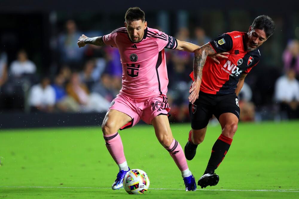 EMOTIVNA UTAKMICA ZA MESIJA: Lionel prvi put igrao protiv tima iz rodnog Rosarija (FOTO)