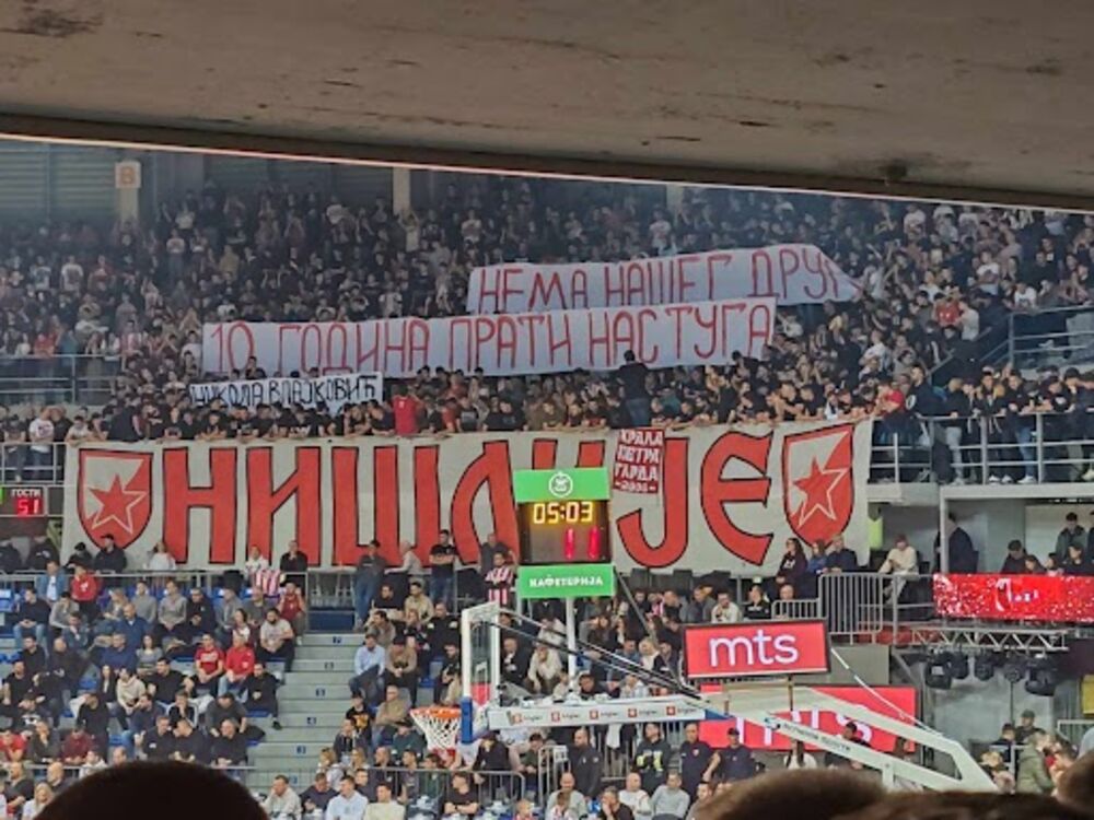 Transparent Delija posvećen nesrećno nastradalom navijaču