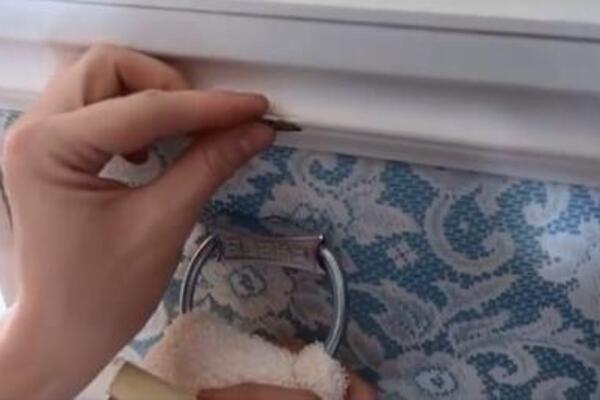 OTIŠLI U STARU KUĆU SVOJE BAKE, PA OTKRILI SKRIVENU PROSTORIJU: Ono što ona KRIJE, ostavilo ih je u ŠOKU (VIDEO)