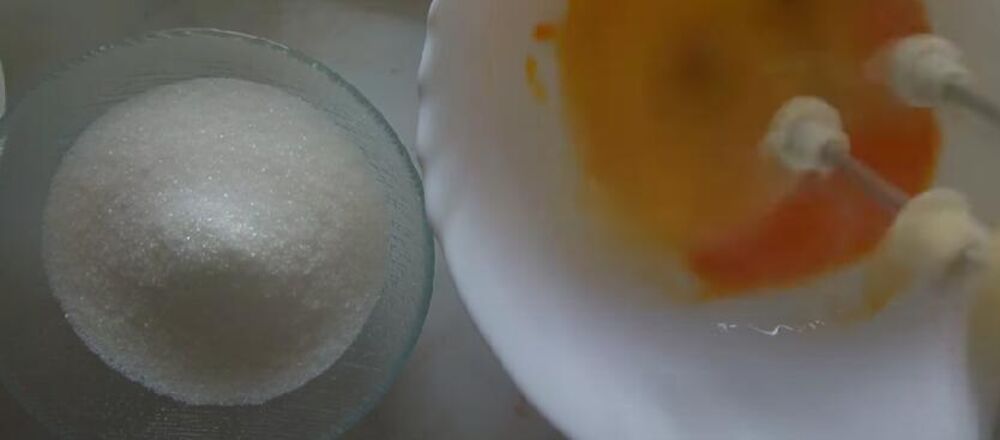 Jaja i šećer u činiji