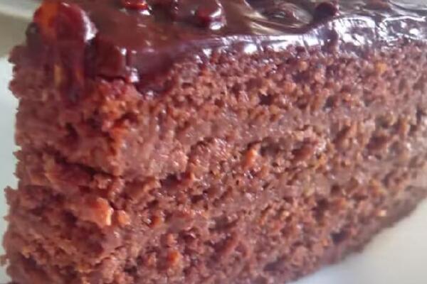NAJUKUSNIJA POSLASTICA SA ORASIMA: Makedonska "Parena torta" - sočna i lagana, a sprema se za 30 minuta