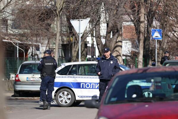 KRVAVI PORODIČNI UŽAS U ZEMUNU: Sin prvo TUKAO MAJKU, pa je IZBO NOŽEM i pobegao!