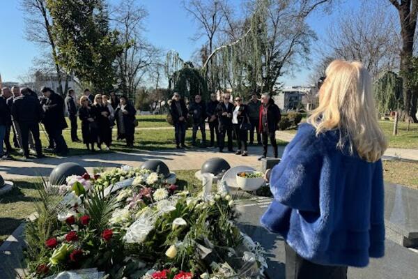 5 GODINA BEZ ŠABANA ŠAULIĆA, PORODICA I PRIJATELJI NEUTEŠNI: Emotivna scena na groblju, SRCE ĆE VAM SE SLOMITI