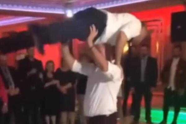 MLADINI UJACI NA SVADBI PRAVILI HAOS, GOSTI U ŠOKU GLEDAJU: Evo kakve su bile REAKCIJE, malo se više POPILO