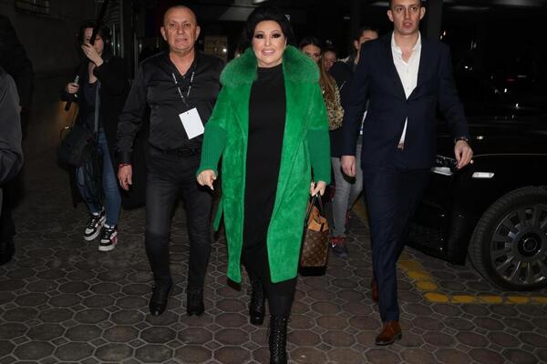 NAŠA NAJVEĆA ZVEZDA STIGLA NA SVOJ DRUGI KONCERT: Izgleda kao PRAVA DIVA, ne skida osmeh sa LICA