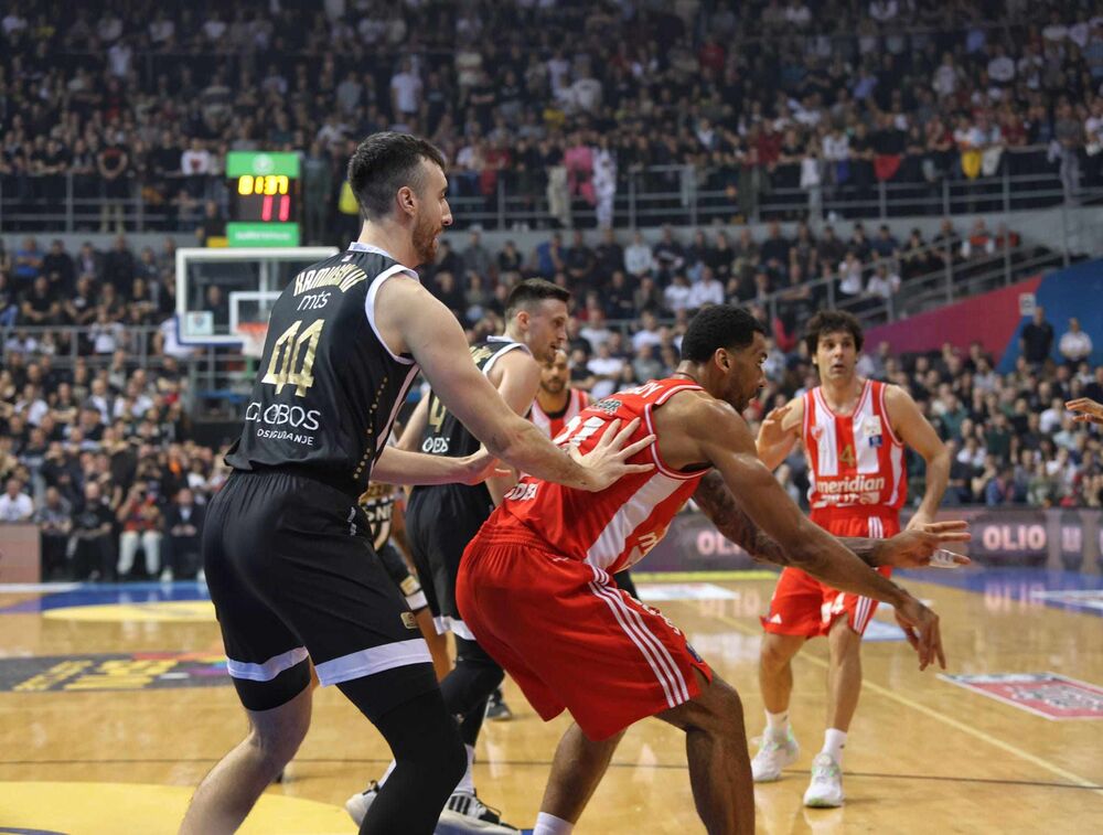 Košarkaši Crvene zvezde i Partizana 