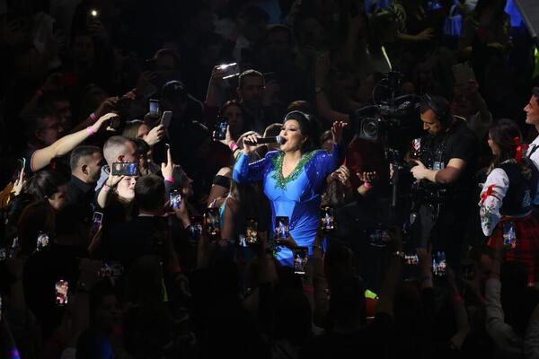 NAJEMOTIVNIJI TRENUTAK U ARENI: Deca Dragane Mirković se POJAVILA IZA NJE, a onda im je ONA UPUTILA OVE REČI