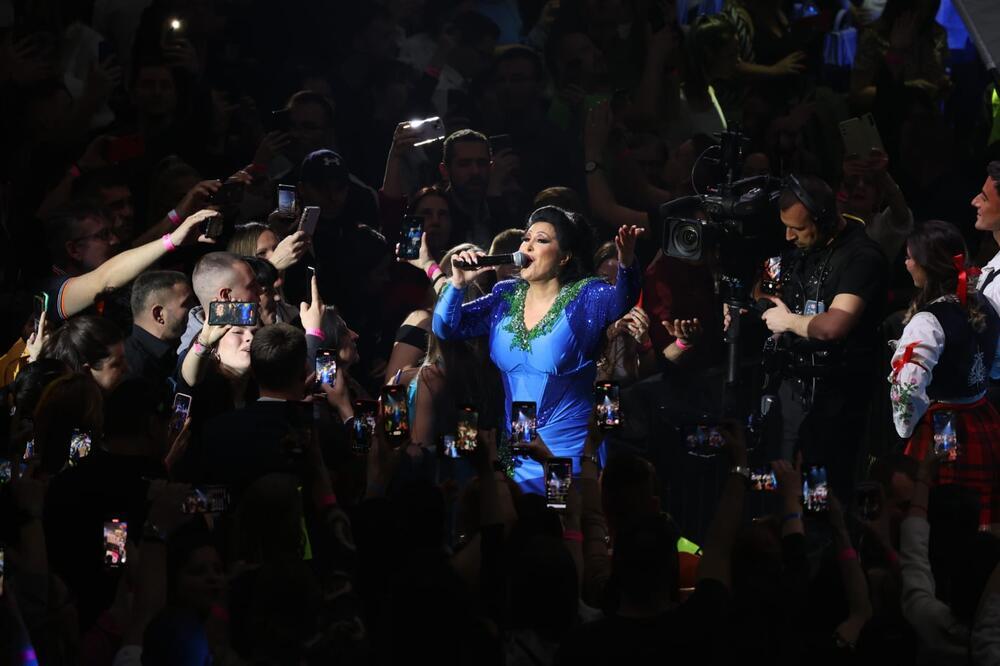 NAJEMOTIVNIJI TRENUTAK U ARENI: Deca Dragane Mirković se POJAVILA IZA NJE, a onda im je ONA UPUTILA OVE REČI