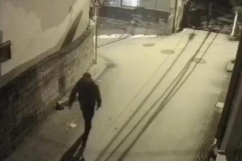 USNIMLJEN MUŠKARAC ZBOG KOJEG JE CEO NOVI PAZAR U PANICI: Šeta se sa NOŽEM U RUCI, potraga i dalje traje (VIDEO)