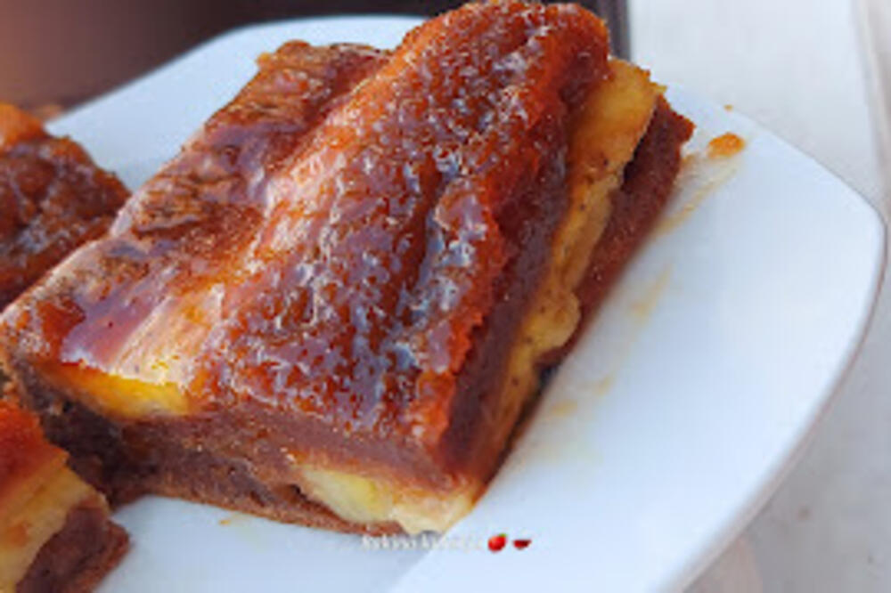 NAJSOČNIJI KOLAČ SA BANANAMA IZ RERNE PO BAKINOM RECEPTU: Fantastična poslastica koju ćete obožavati - ukus kida