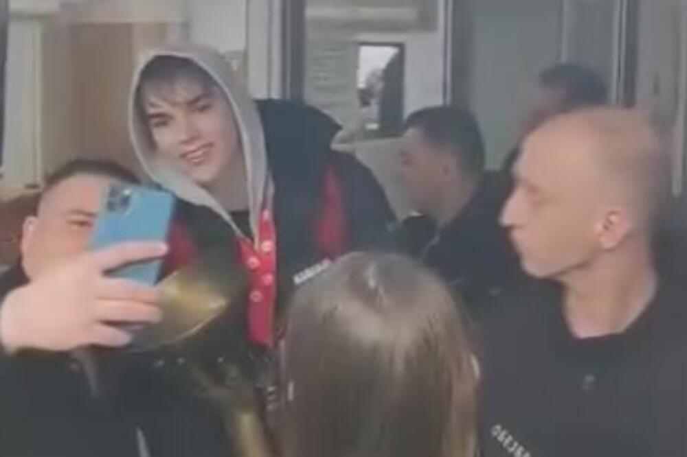 GDE JE ZAVRŠIO ZVEZDIN PEHAR? Lazić "zagubio" Žućkovu levicu, završila u rukama novom miljenika Delija! (VIDEO)