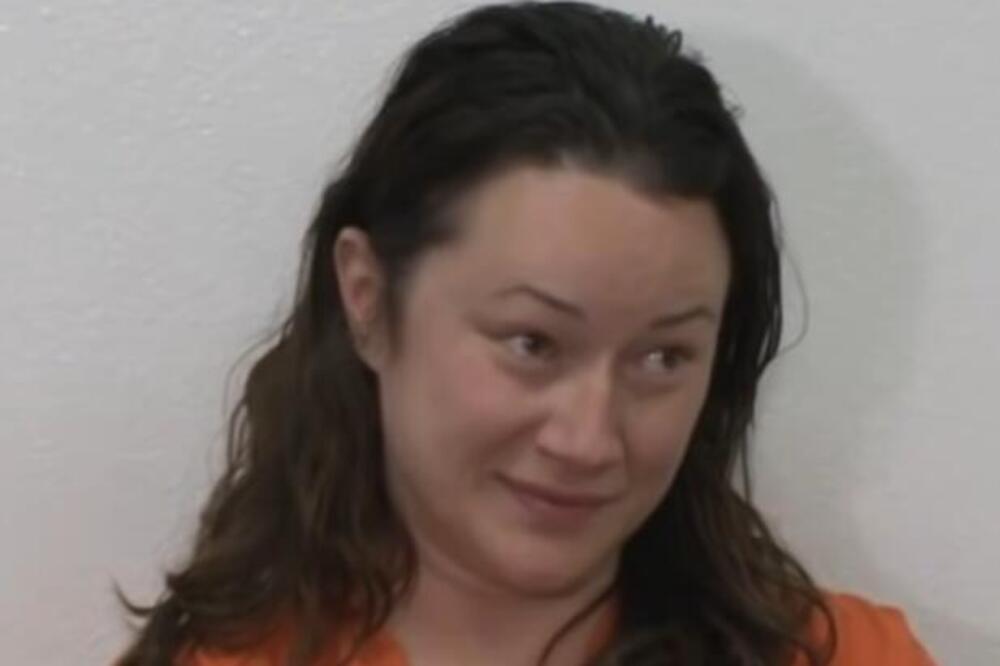 SLALA MUŠKARCU 500 PORUKA DNEVNO, HTELA DA SE KUPA U NJEGOVOJ KRVI: Kler se oglasila iz zatvora i izazvala NOVI ŠOK