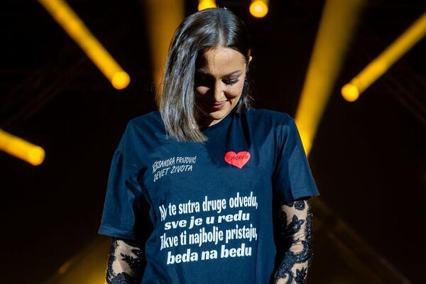 ZA PRIJINO IME ČULO SE DO MOSKVE! PIKSI JE CITIRAO PRED SVIMA: Pevačici sledi PAKOVANJE KOFERA