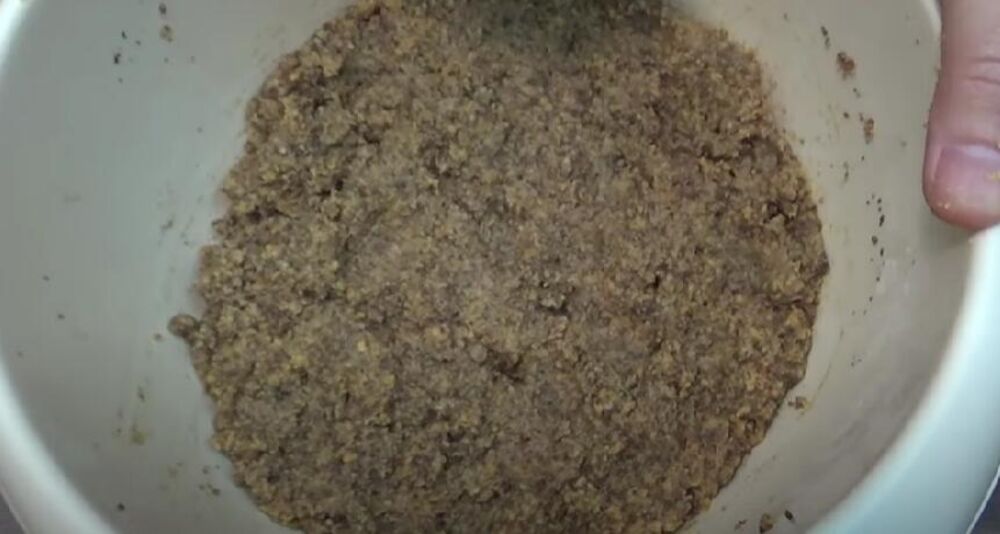 Napravljena smesa za kuglice sa čokoladom, plazmom i lešnikom