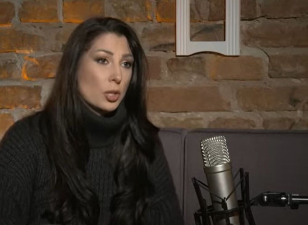 U rijalitiju je upoznala sadašnjeg partnera Tomu Panića, sa kojim ima sina Longa