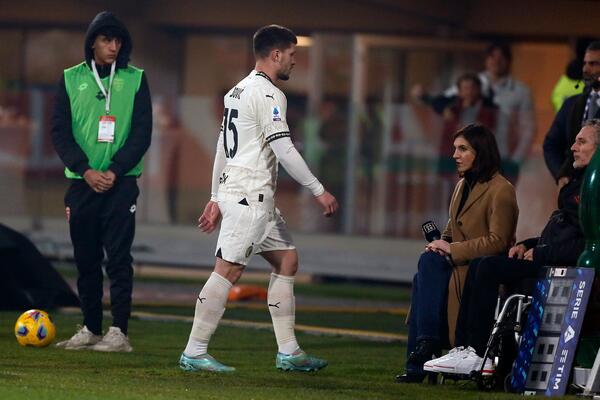 DRAMA U MONCI: Jovićevo POMRAČENJE uma u porazu Milana