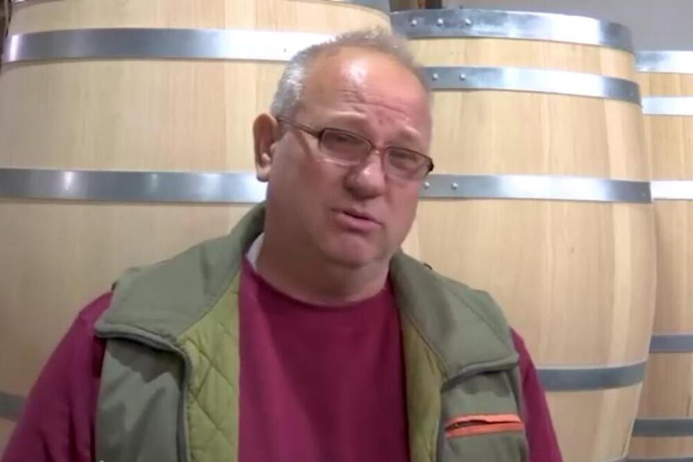 ZORAN ČUVA TRADICIONALNE TEHNIKE I NEGUJE SKORO ZAORAVLJENI ZANAT: Vranjanac je svoj posao preneo i na sina (FOTO)