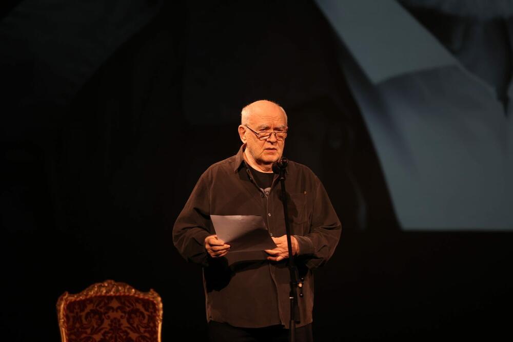 GLEDALI SMO IZ U MNOGIM SERIJAMA, A 1 STVAR NISMO IMALI POJMA: Ovi naši glunci su OTAC I SIN, da li je MOGUĆE?