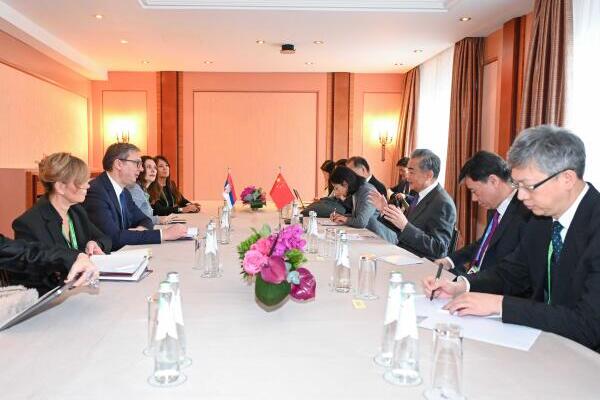 Sastali se Vang Ji i Aleksandar Vučić