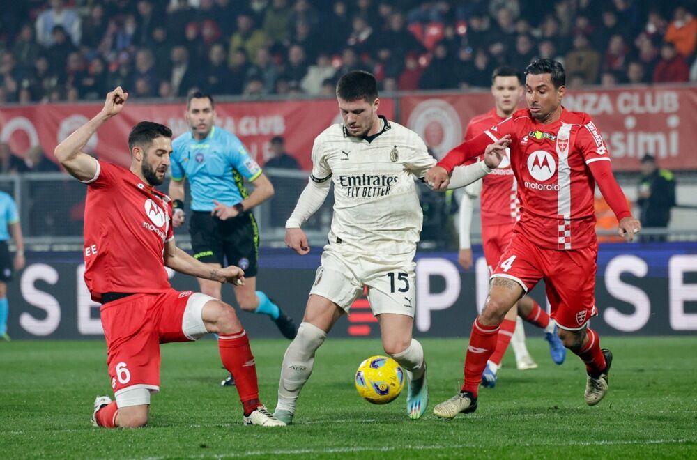 Luka Jović, FK Milan, FK Monca, Serija A