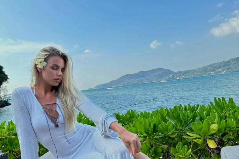 FATALNA PLAVUŠA OBJAVILA FOTKE NA KOJE NIKO NIJE OSTAO IMUN: Svi opčinjeni NJENIM IZGLEDOM, baš je DOBRA