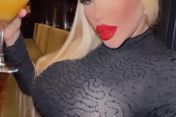 PROMENILA POL U MUŠKO, PA IPAK HTELA DA BUDE BARBIKA: Imala je preko 100 operacija, sad želi da MATERICU...(VIDEO)