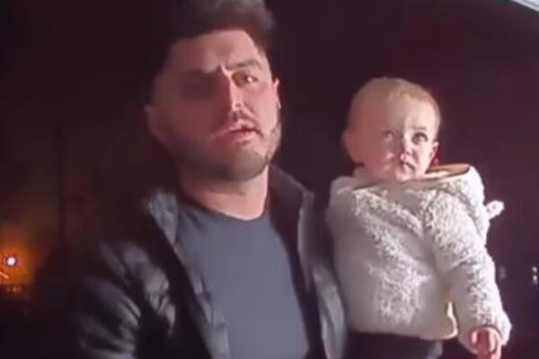 POJAVIO SE NA VRATIMA RODITELJSKE KUĆE SA BEBOM U RUKAMA: Užasna situacija je usledila čim je SHVATIO...(VIDEO)
