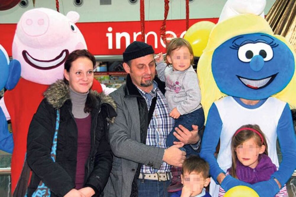 Saša Mišić sa porodicom