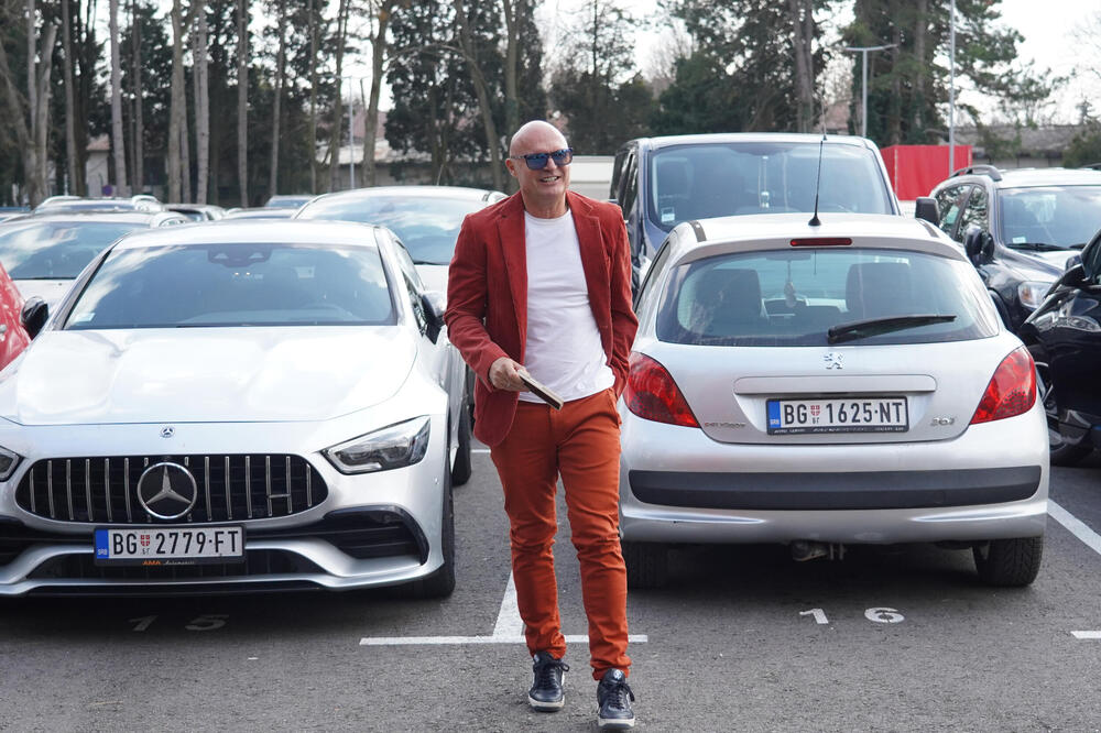 SVI BRUJE O OVOM SUSRETU NA POPULARNOM SAMITU! Srbin PAO U ZAGRLJAJ rođaki prinčeva, slika odjeknula