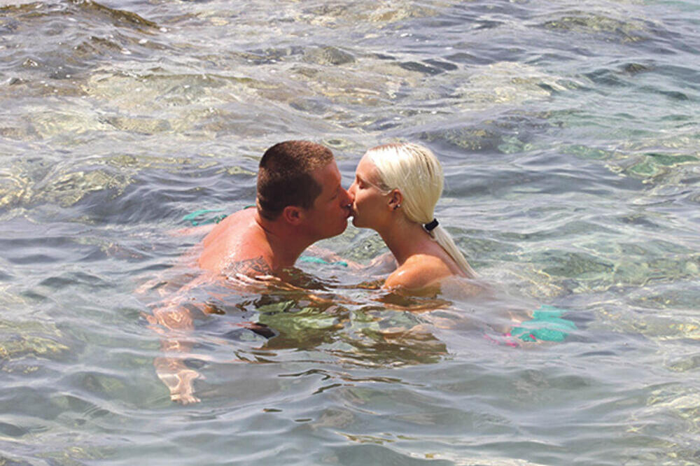 BURAN ŽIVOT SRPSKE PEVAČICE: Bila u ZATVORU, lagala na SUDU a BIVŠEG otpužila da je MAKRO... evo gde je Ema danas