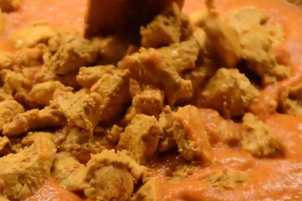 TAJNA ISKUSNIH KUVARA ZA NAJSOČNIJU POHOVANU PILETINU U MARINADI: U smesu dodajte OVAJ sastojak i biće VRHUNSKA