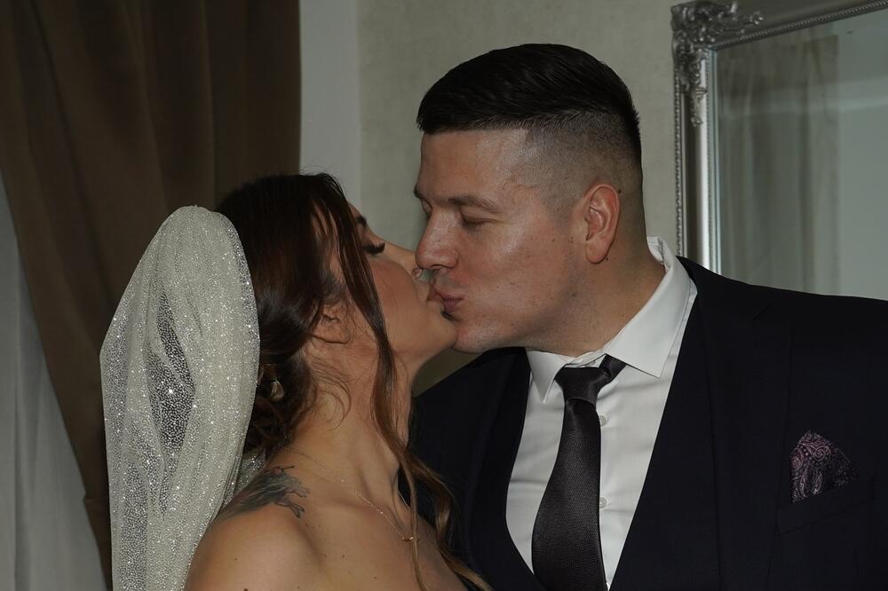 ISEKLI TORTU UZ PESMU "MARŠ NA DRINU", A NISU IMALI PRVI PLES: Ovakva je bila Slobina SVADBA, SNIMCI KAO DOKAZ