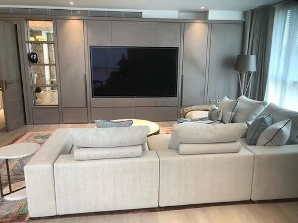 Raskošni dom su prvobitno kupili Hairova i njen bivši suprug