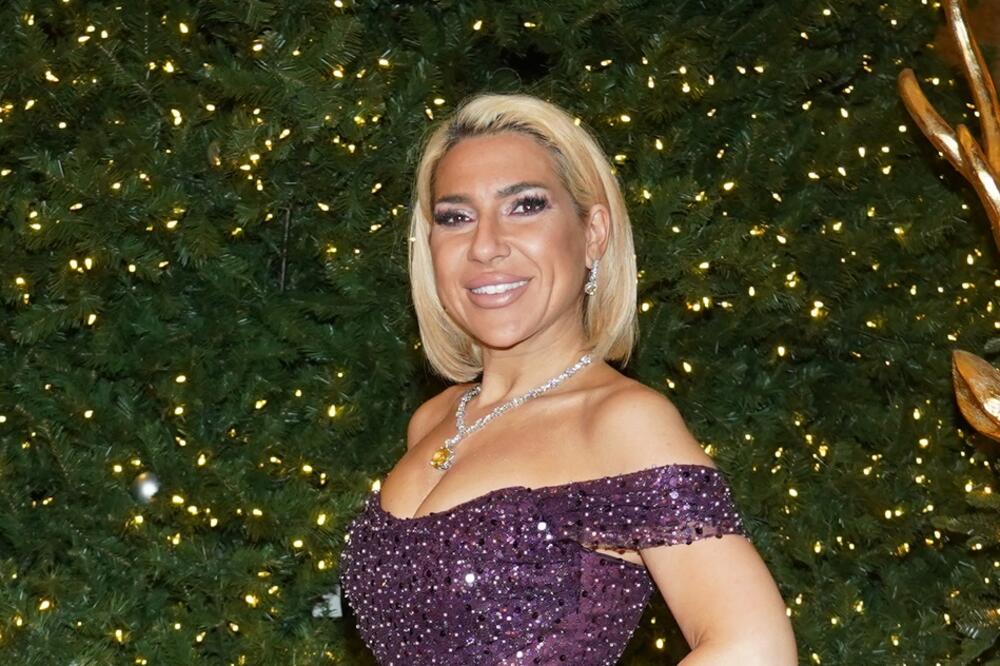 JOVANA JEREMIĆ TOTALNO PROMENILA IMIDŽ! Voditeljka skratila kosu, pa pokazala novi izgled, kometari se samo nižu