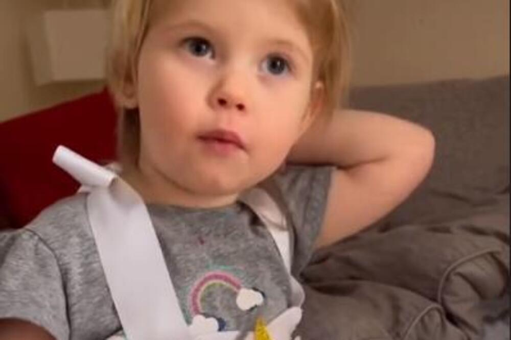 OVA DEVOJČICA JE ZGRABILA MAKAZE I URADILA NEŠTO ŠTO JE UTERALO STRAH U KOSTI: Zbog ovog PRIZORA KLECAJU KOLENA