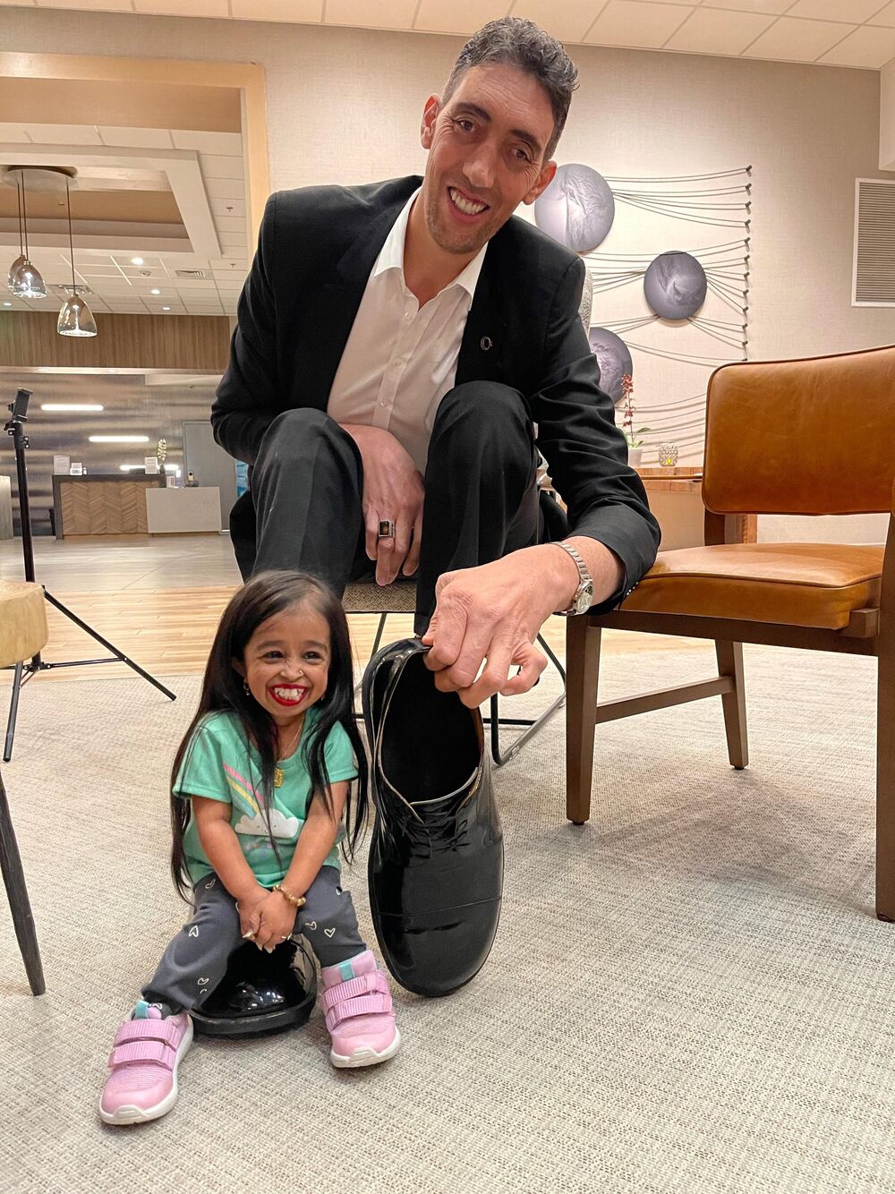 Kada je napunila 18 godina, Ginisova knjiga rekorda proglasila ju je najnižom ženom na svetu