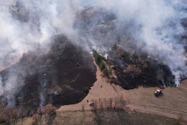 IZBIO STRAVIČAN POŽAR U BRUSU: Evo šta GORI, UZROK NIJE POZNAT