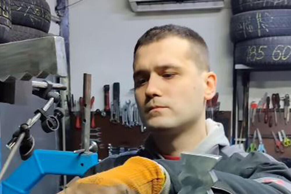 Vulkanizer Aca je jedini vulkanizer sa fakultetskom diplomom