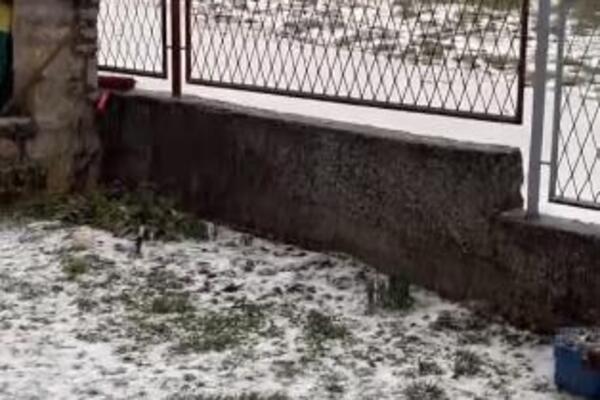 GRAD VELIČINE GRAŠKA U IVANJICI: Pogledajte kakvo nevreme ih je snašlo (VIDEO)